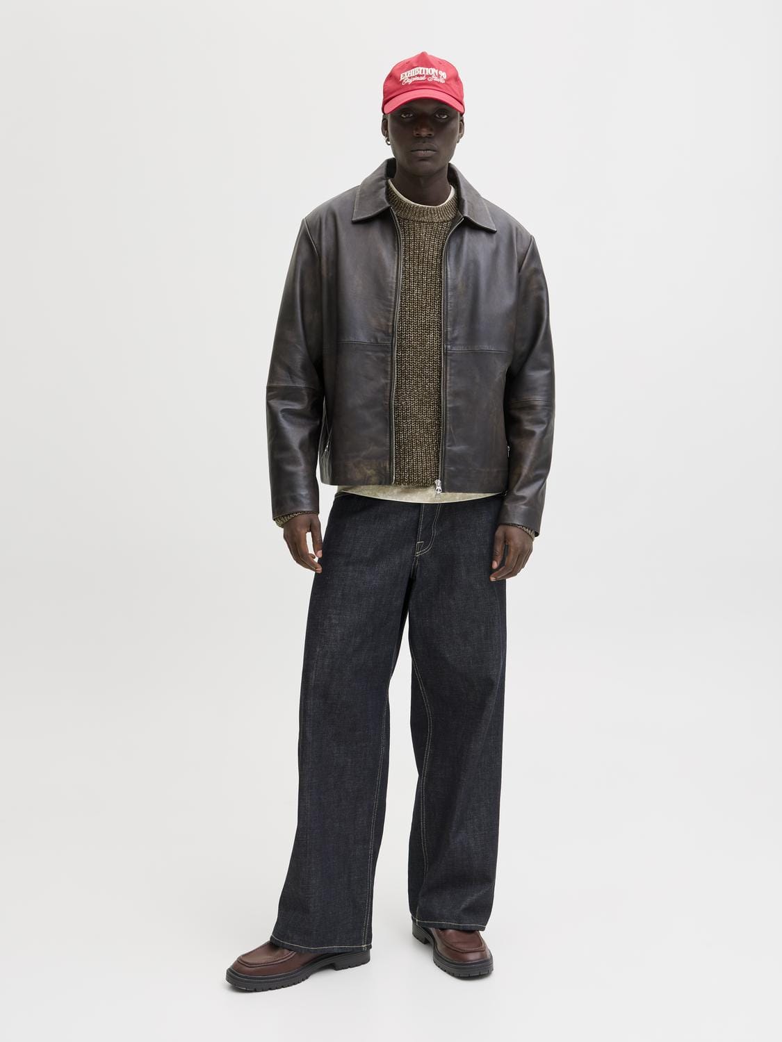 model_shot-front_full